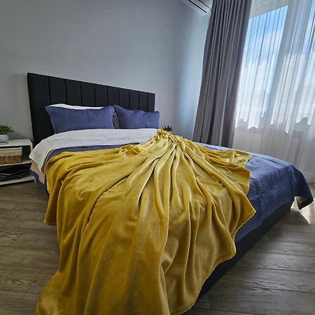3 Room Gagarin Park Residential Complex Near Mega Shopping Mall Алматы Экстерьер фото