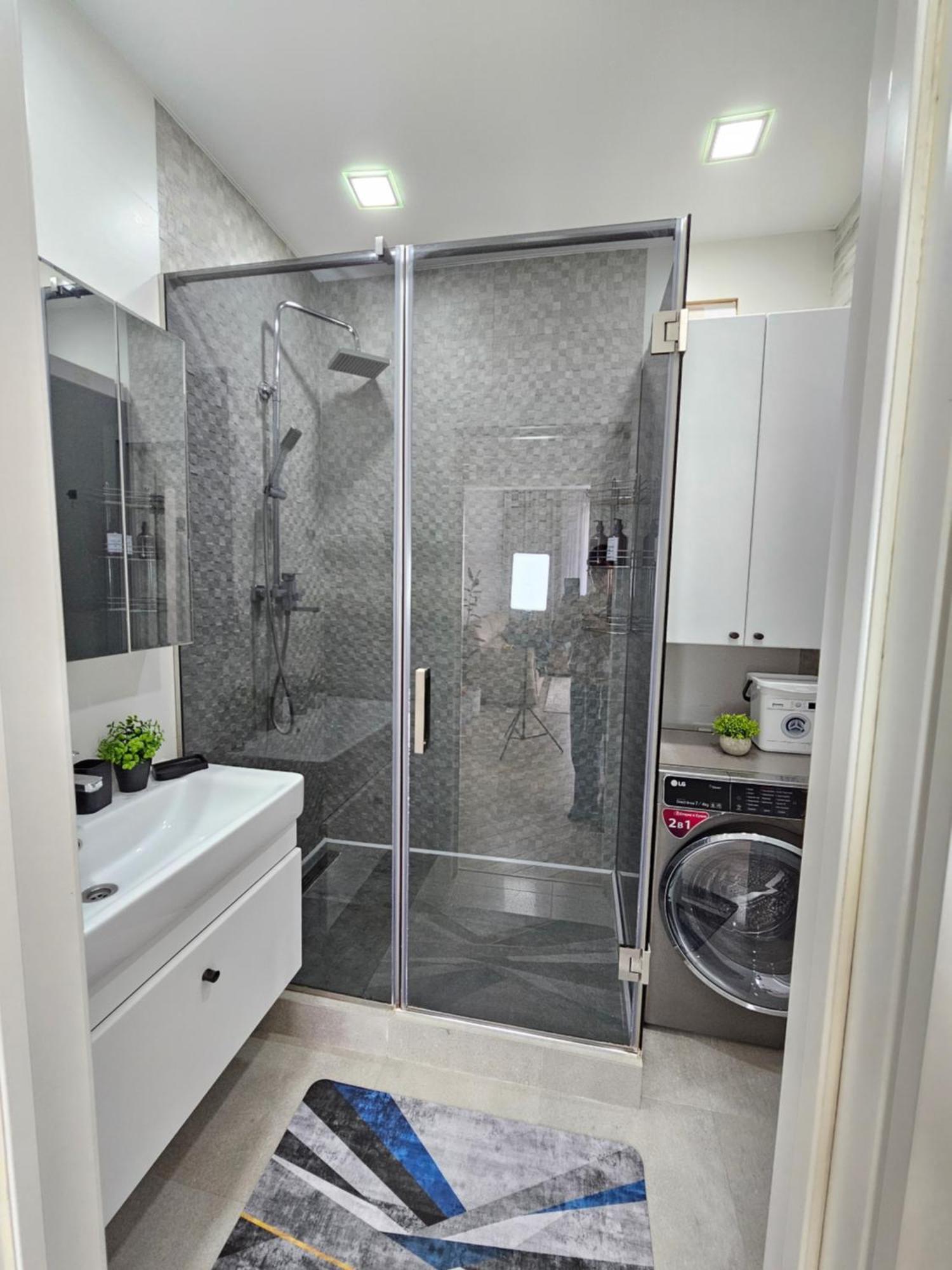 3 Room Gagarin Park Residential Complex Near Mega Shopping Mall Алматы Экстерьер фото